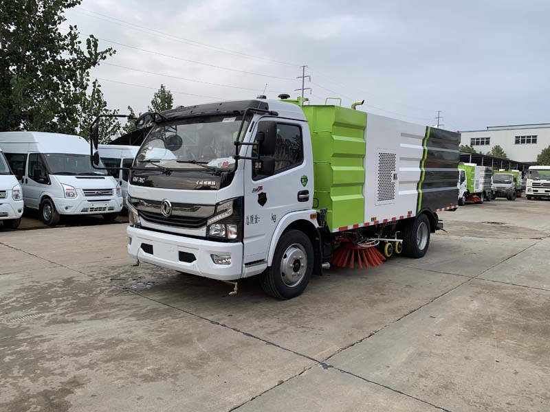 東風(fēng)大多利卡4水4塵洗掃車