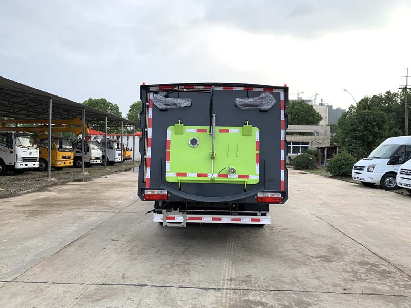 東風(fēng)大多利卡4水4塵洗掃車