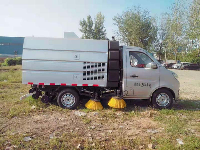 長安1.5水路面養(yǎng)護車