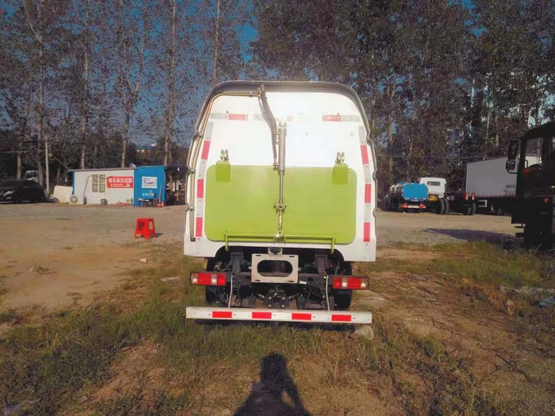 長安1.5水路面養(yǎng)護車