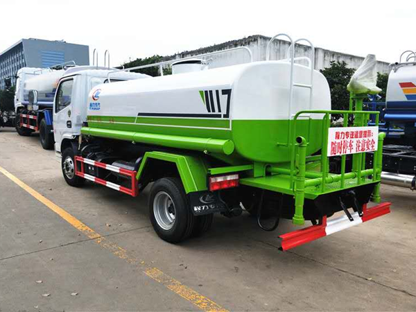 國六東風(fēng)福瑞卡5方灑水車
