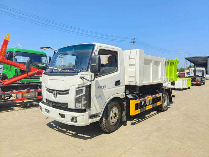 飛碟奧馳X2藍(lán)牌勾臂垃圾車多少錢？
